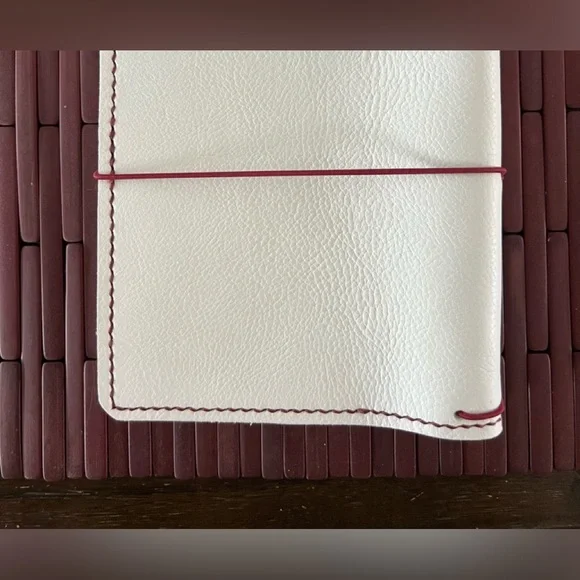 Elrohir B6 White leather Travelers Notebook - Picture 2 of 7